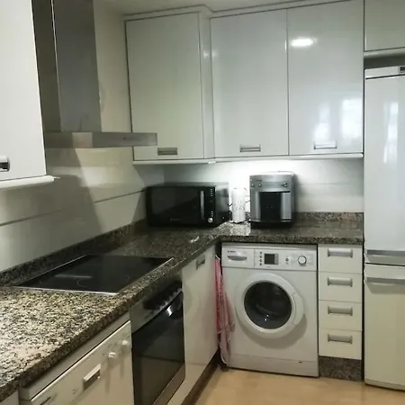 Familiar Con Jardines Privados,