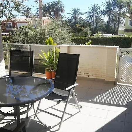 Familiar Con Jardines Privados, * Dénia