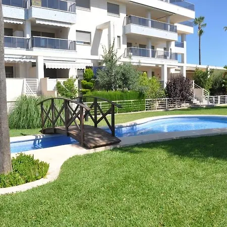 Familiar Con Jardines Privados, * Dénia